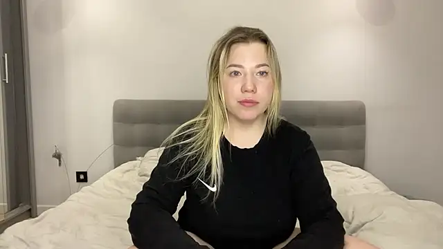 Embersweetbunny's cam snapshot