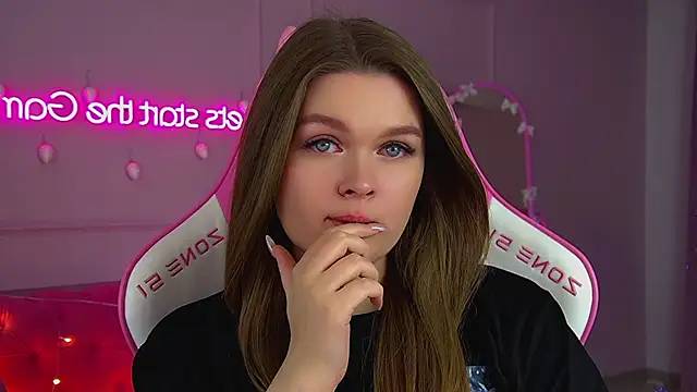 CrystalLyons's cam snapshot