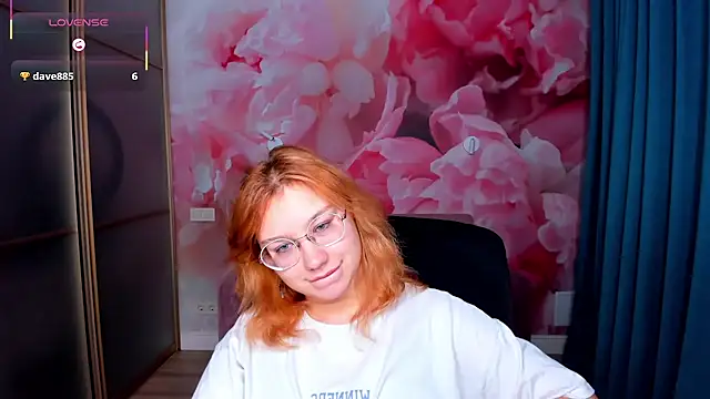 AngelinaLow's cam snapshot