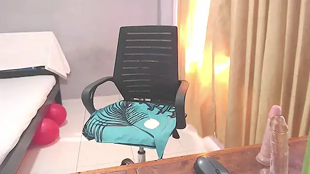 SusanLeroy's cam snapshot