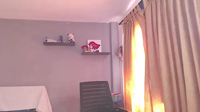 SusanLeroy's cam snapshot