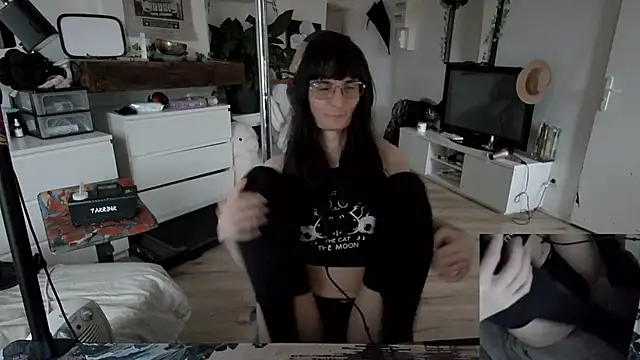 CeriseLapine live sex cam