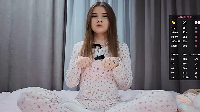 CarolinePepper's cam snapshot