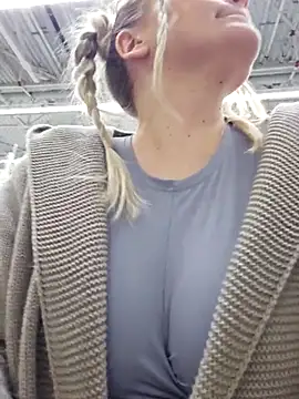 Bondgirl_013's cam snapshot