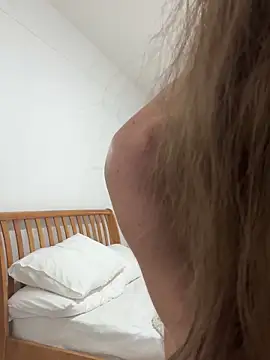 MilaRenee live sex cam