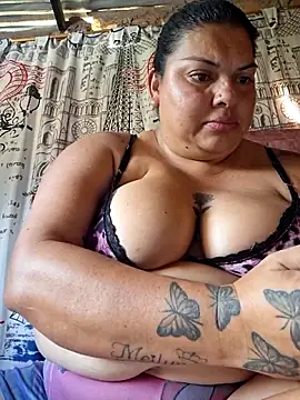 chubby_sexy_big_tits's cam snapshot