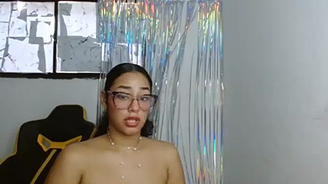 emily_stars1's cam snapshot