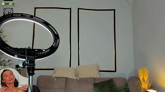 Anya-Ray live sex cam