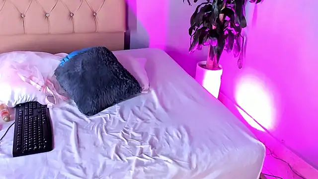 Paola__Fox's cam snapshot