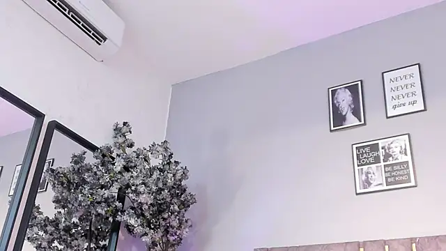 Queenndevil's cam snapshot