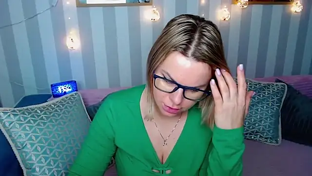 MonaLisaG's cam snapshot