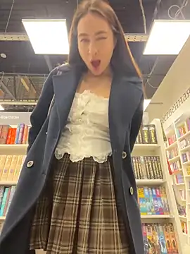 Holly_Play live sex cam