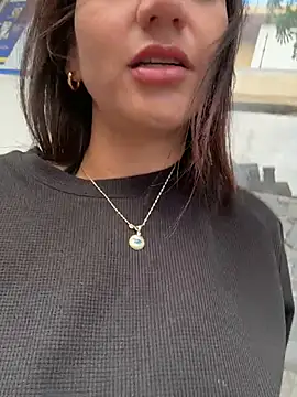 Ninabigtitied live sex cam