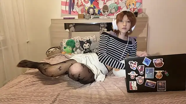 AliceInYourWonders's cam snapshot