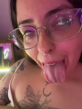 Mizztikaa live sex cam