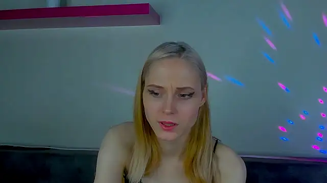 Gina_Gina_love's cam snapshot