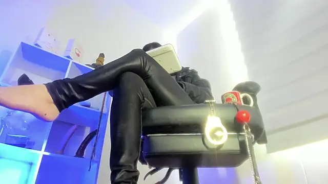 charlotte_joliedart's cam snapshot