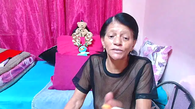 SLUTTYROXY live sex cam