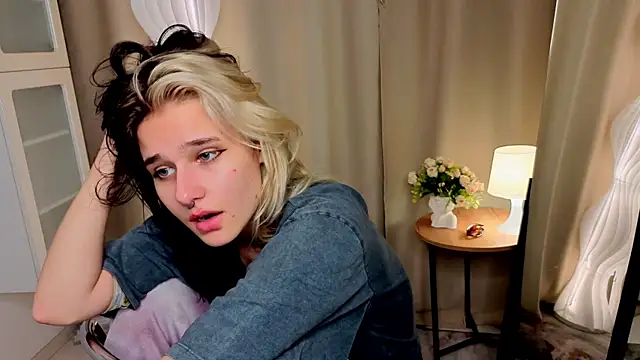 LizNostrand's cam snapshot