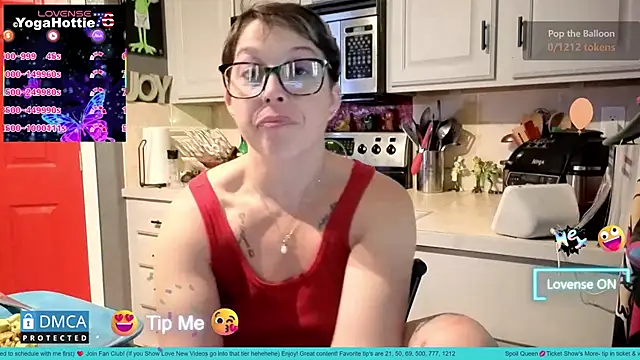 YogaHottie76's cam snapshot