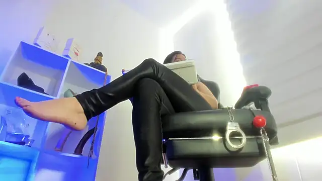 charlotte_joliedart's cam snapshot