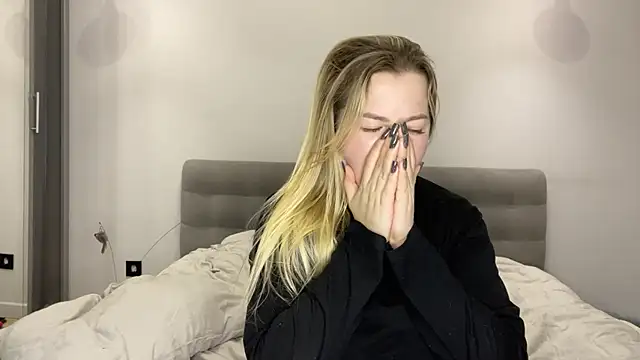 Embersweetbunny's cam snapshot