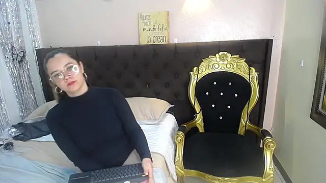 Alaiia___'s cam snapshot