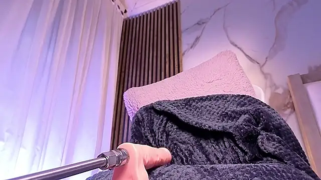 LunaRosse_'s cam snapshot