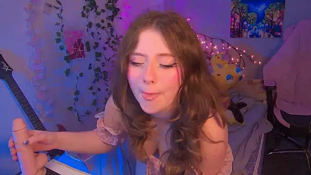 Lil_bela's cam snapshot