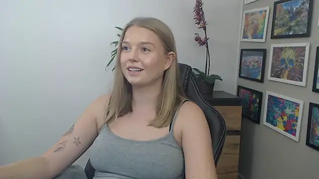 Mysteryerica's cam snapshot