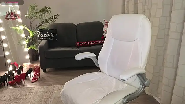 YourMarthaMayer's cam snapshot