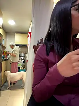 charlotte_stevenss_'s cam snapshot