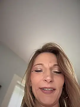 PrettiPluto's cam snapshot