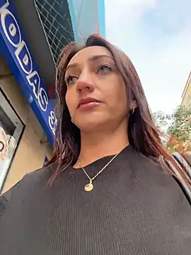 Ninabigtitied's cam snapshot