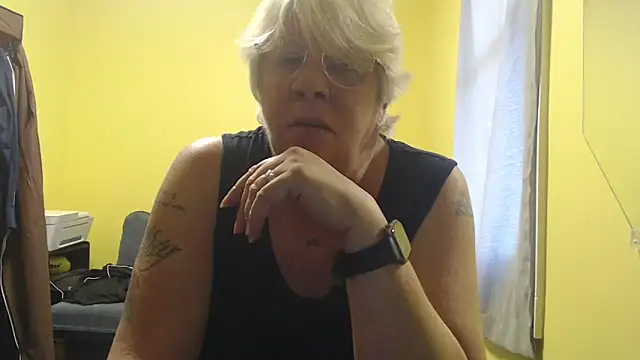 canadiancougar1965 live sex cam