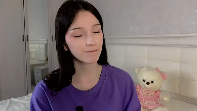 YvonneShames's cam snapshot