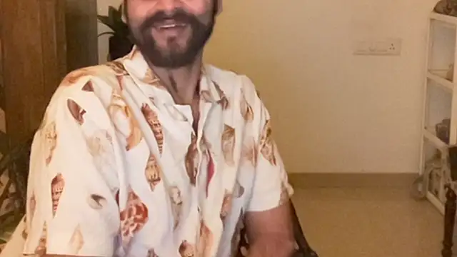 MakeMeAwareAah's cam snapshot