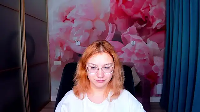 AngelinaLow's cam snapshot