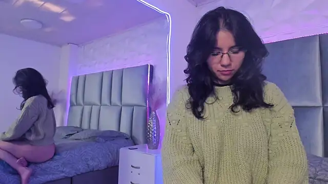 HollyPeach's cam snapshot