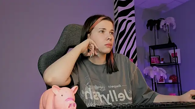 AliceSunday's cam snapshot