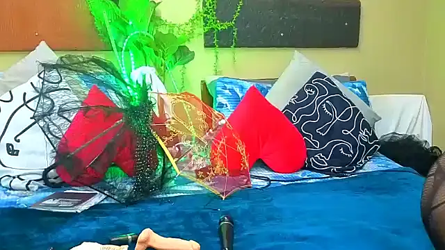 MidnightPassionxx's cam snapshot