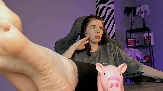 AliceSunday's cam snapshot