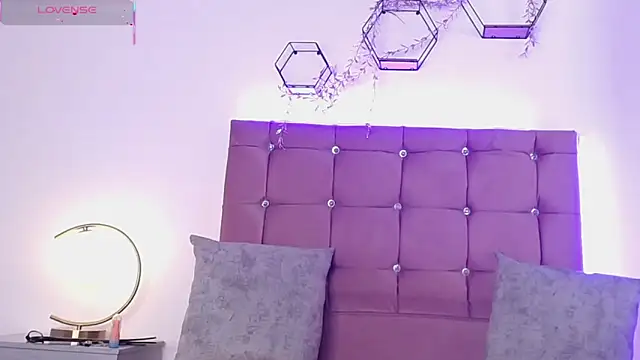 Naomi_Brown1_'s cam snapshot