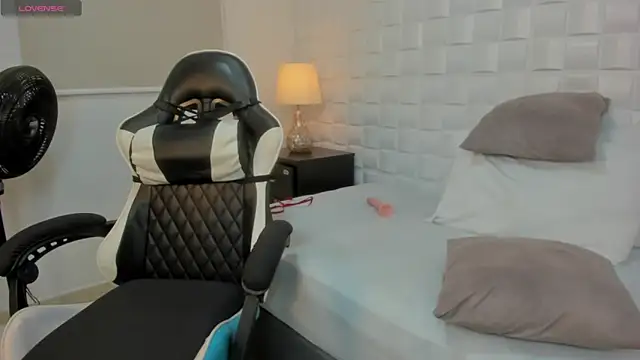 yulitza1025's cam snapshot