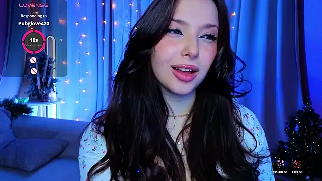 Lucy_louras's cam snapshot