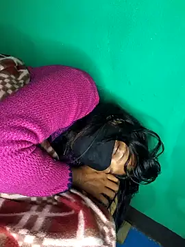 QWEEN7B's cam snapshot