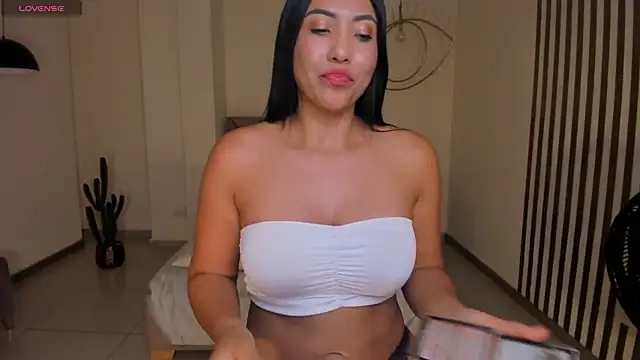 NatalieLewis's cam snapshot