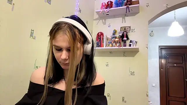 TraceeSchutt's cam snapshot