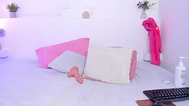 TianaGlow44 live sex cam