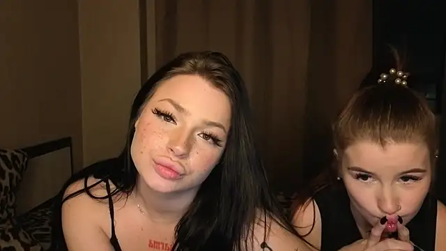 LisaAndDenis live sex cam